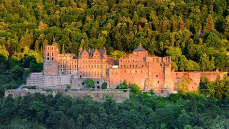 Le Château de Heidelberg : Un Monument Médiéval Romantique sur les Berges du Neckar!