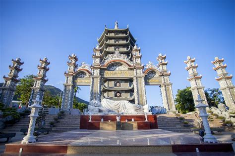 La Pagode Phuong Dieu, Un Chef-d'œuvre d'Architecture Religieuse et une Oase de Paix au Coeur de Lang Son!