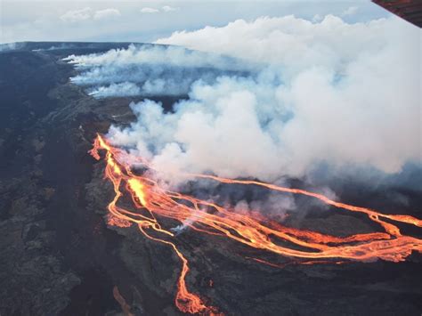 Le Volcan du Monde: Une Éruption de Délices Visuels et d'Histoires Fascinantes!