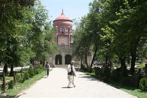 Le Mausolée de Shah-zadeh Abd al-Rahman: Un trésor architectural scintillant dans la ville mystique de Zanjan!